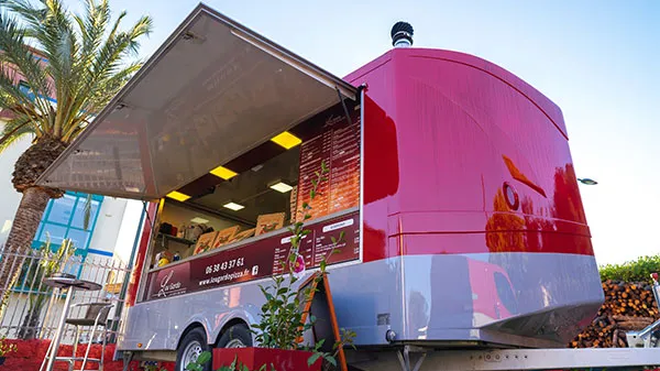 Le camion Lou Gardo à Hyères dans le Var